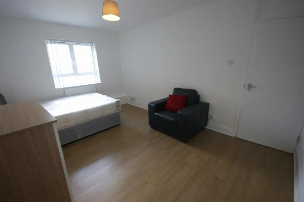 4 bedroom maisonette for rent