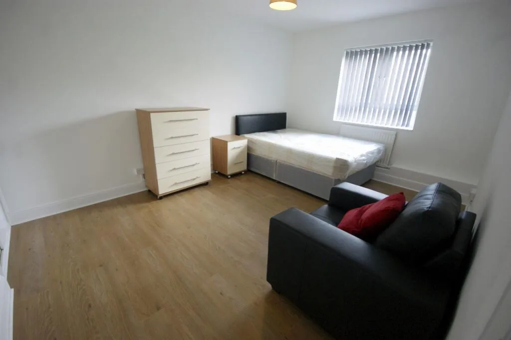 4 bedroom maisonette for rent