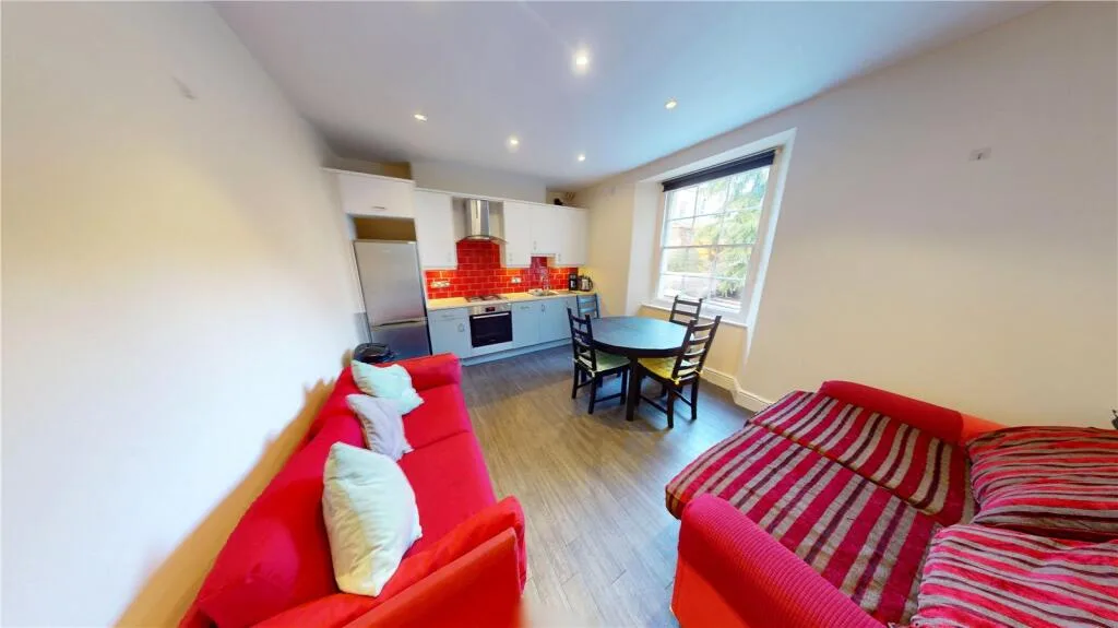 3 bedroom maisonette for rent