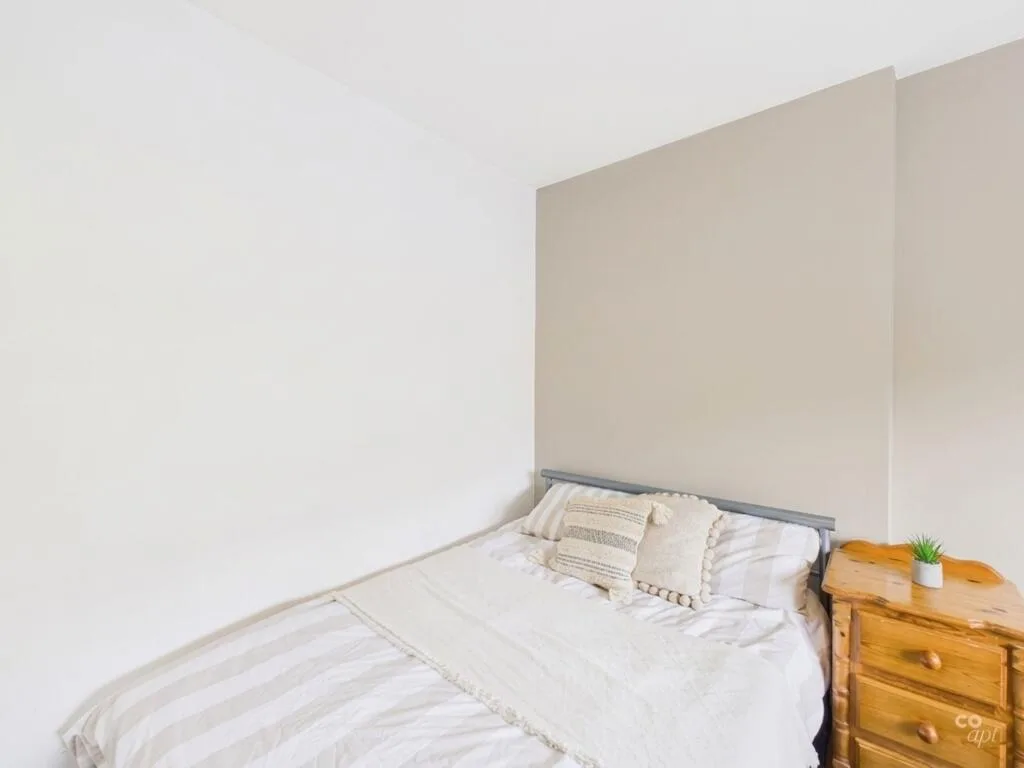 6 bedroom end of terrace house for rent