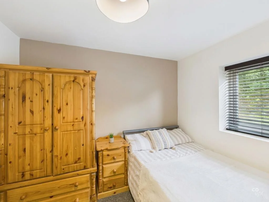 6 bedroom end of terrace house for rent