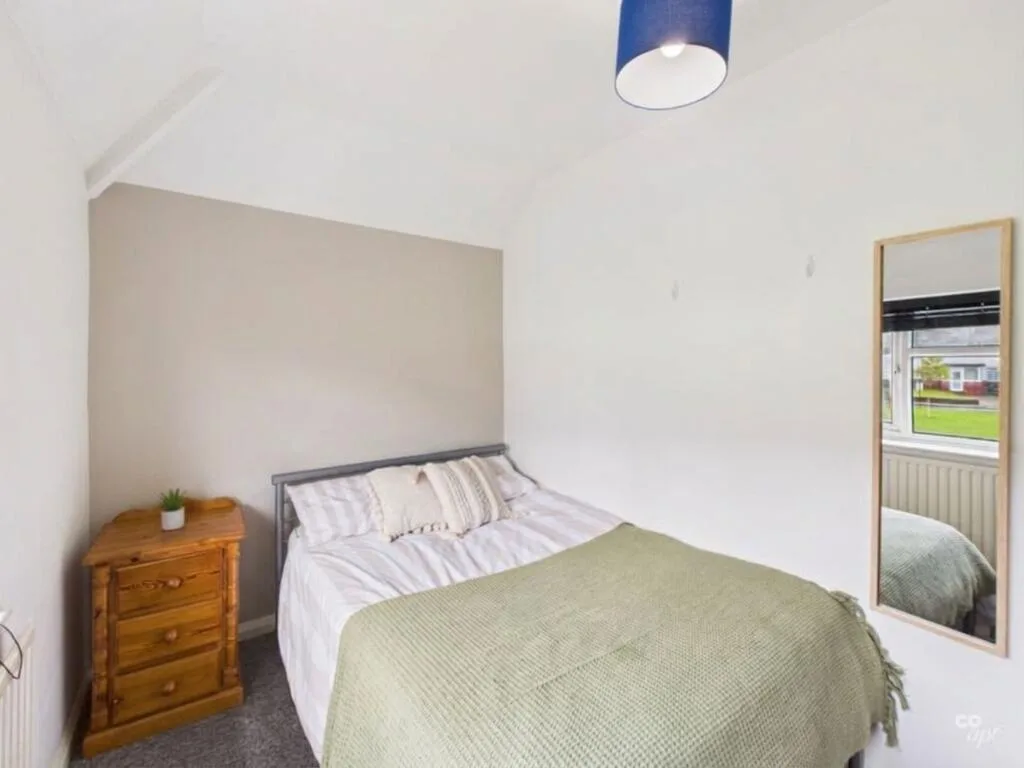 6 bedroom end of terrace house for rent