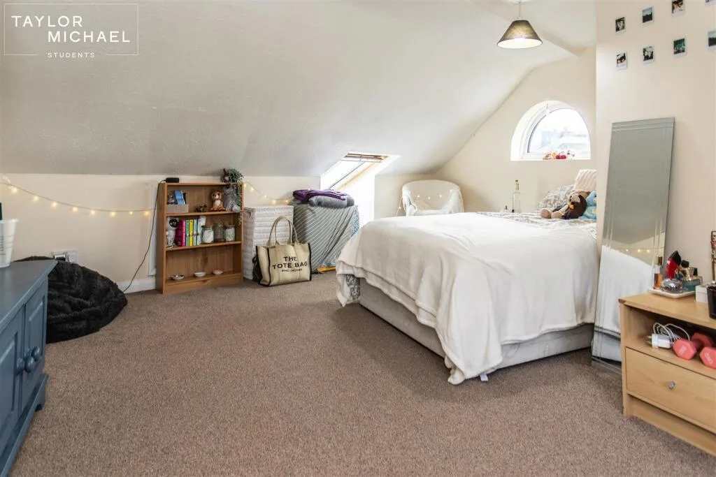 4 bedroom end of terrace house for rent