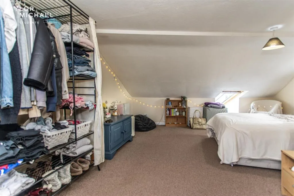 4 bedroom end of terrace house for rent
