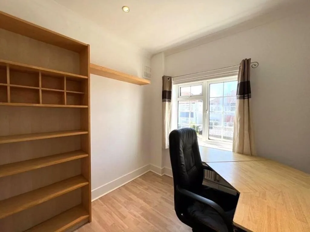 3 bedroom end of terrace house for rent