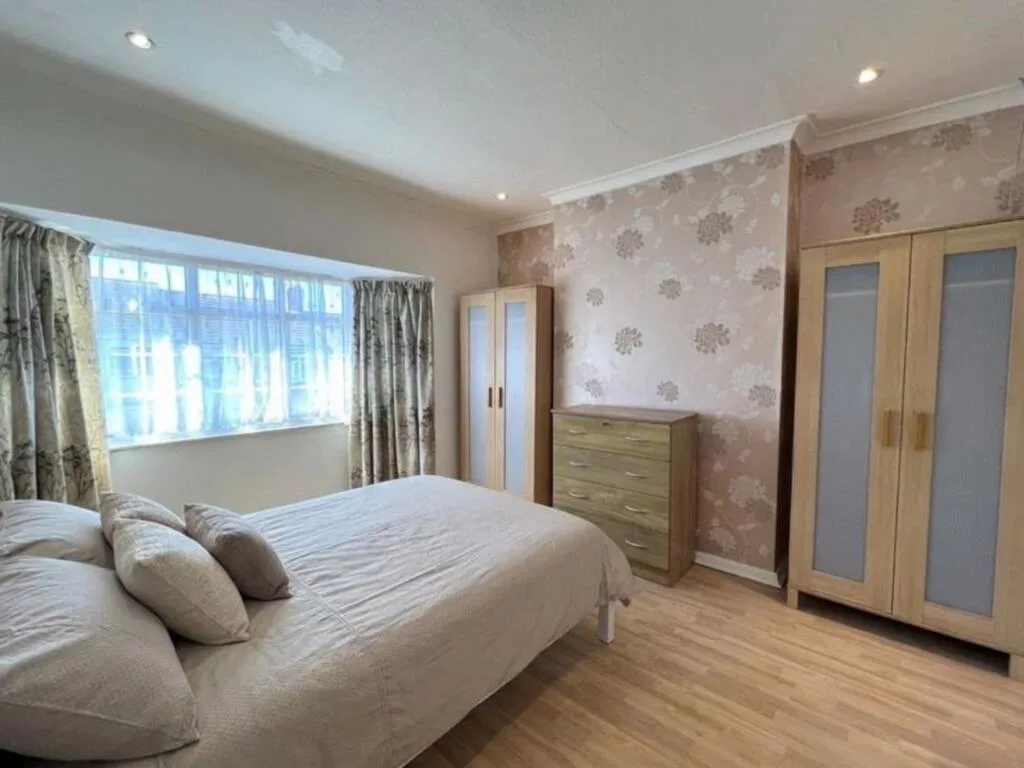 3 bedroom end of terrace house for rent