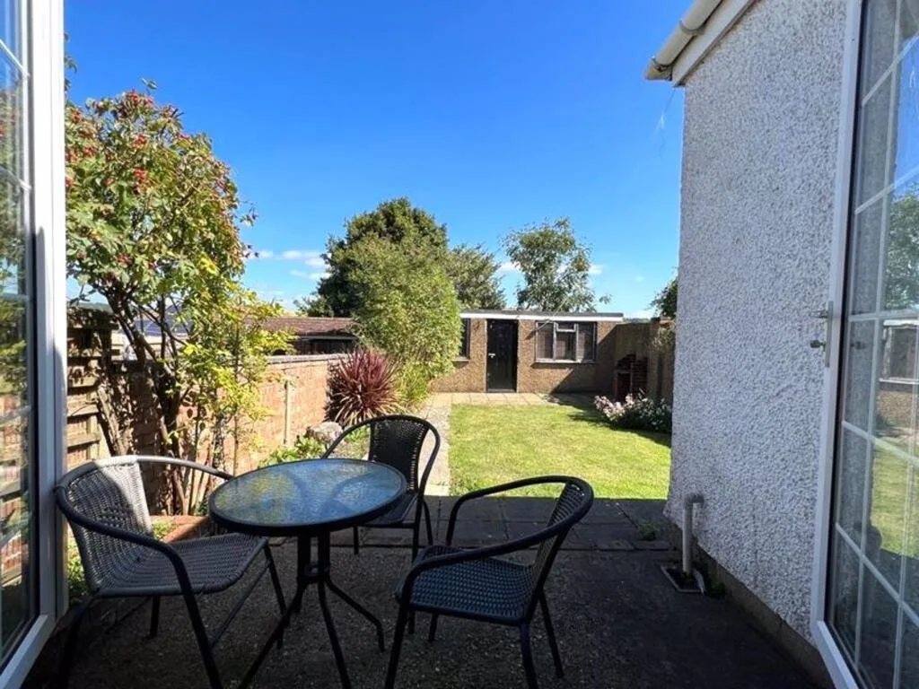 3 bedroom end of terrace house for rent