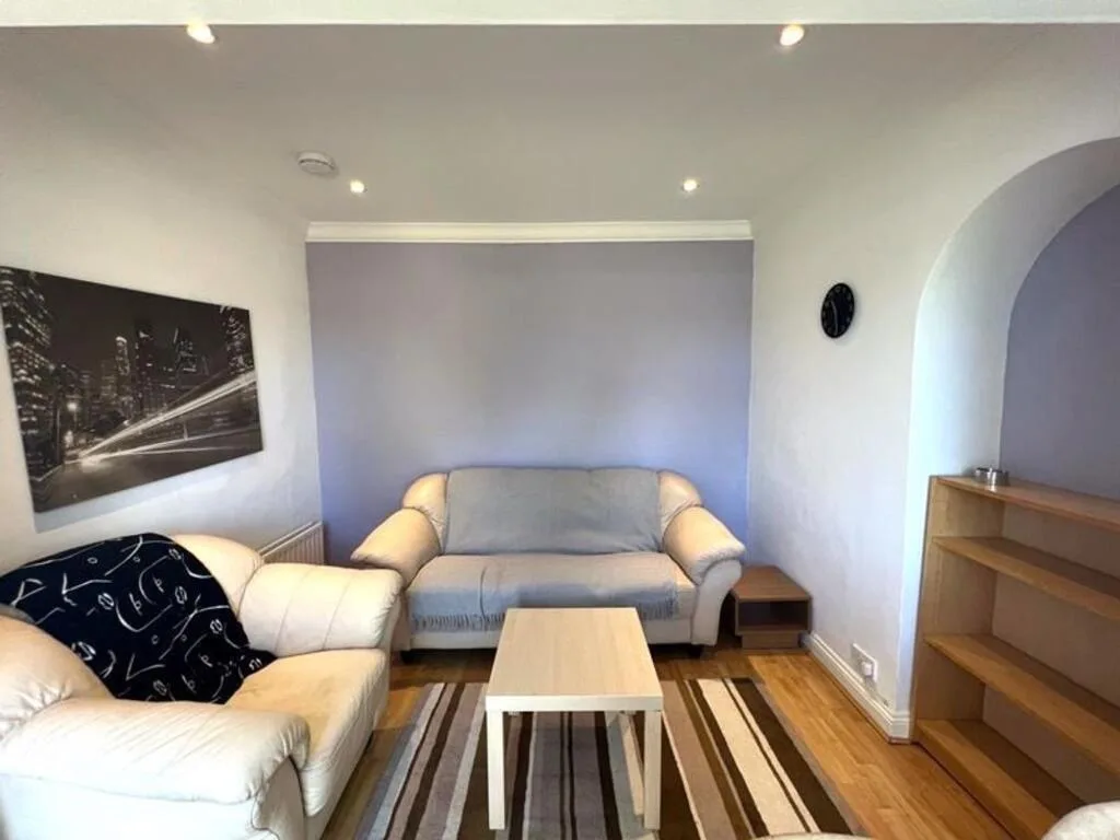 3 bedroom end of terrace house for rent