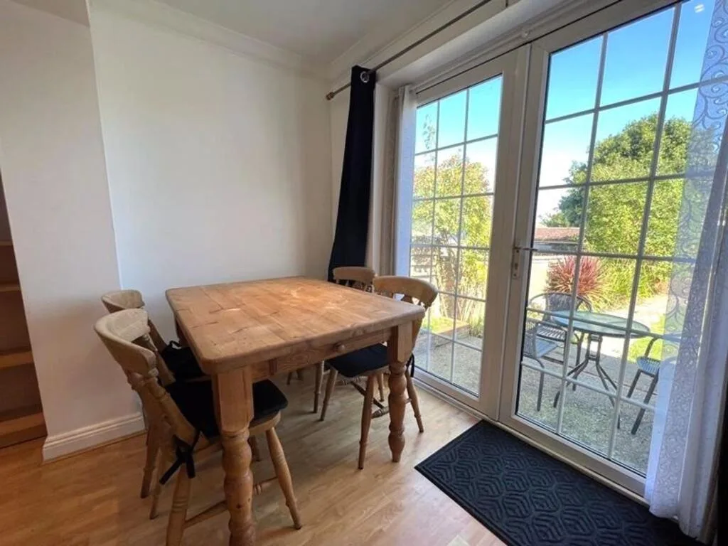 3 bedroom end of terrace house for rent