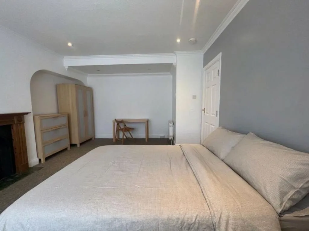 3 bedroom end of terrace house for rent