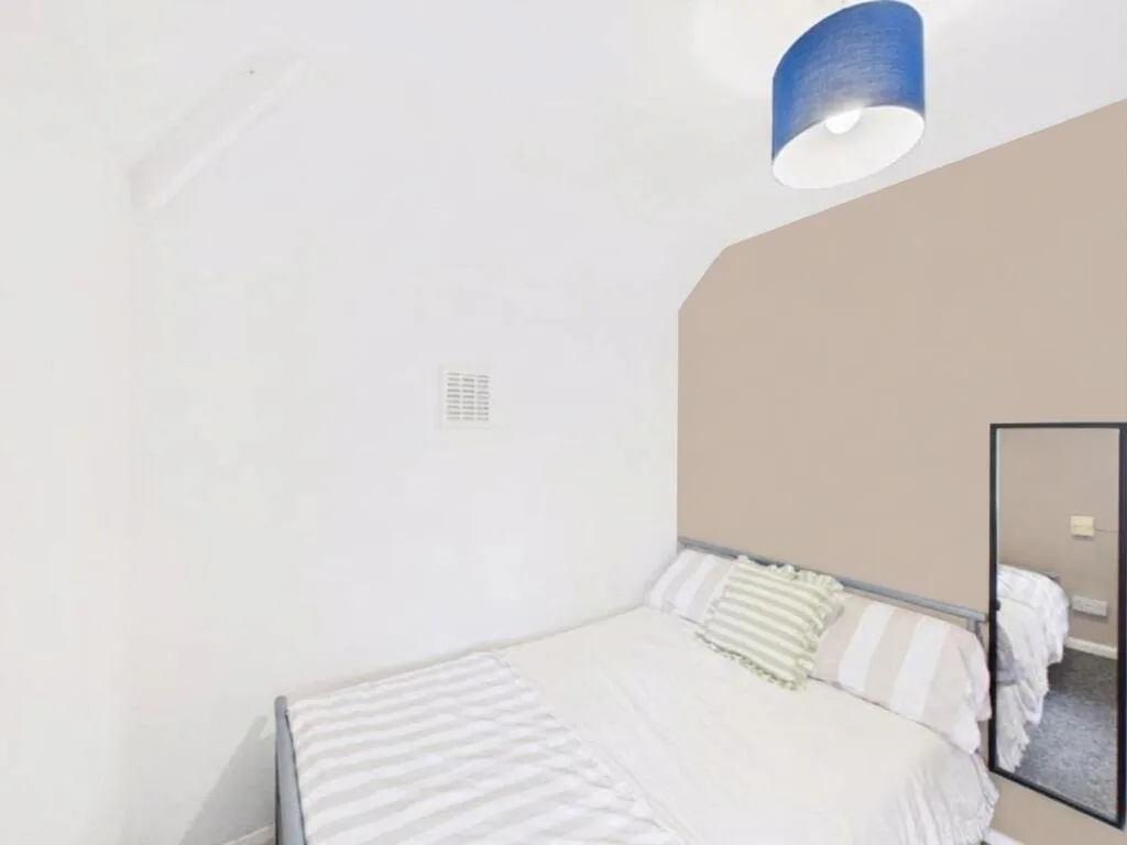6 bedroom terraced house for rent