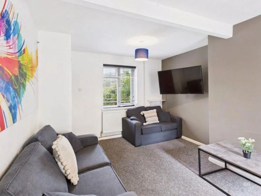 6 bedroom terraced house for rent
