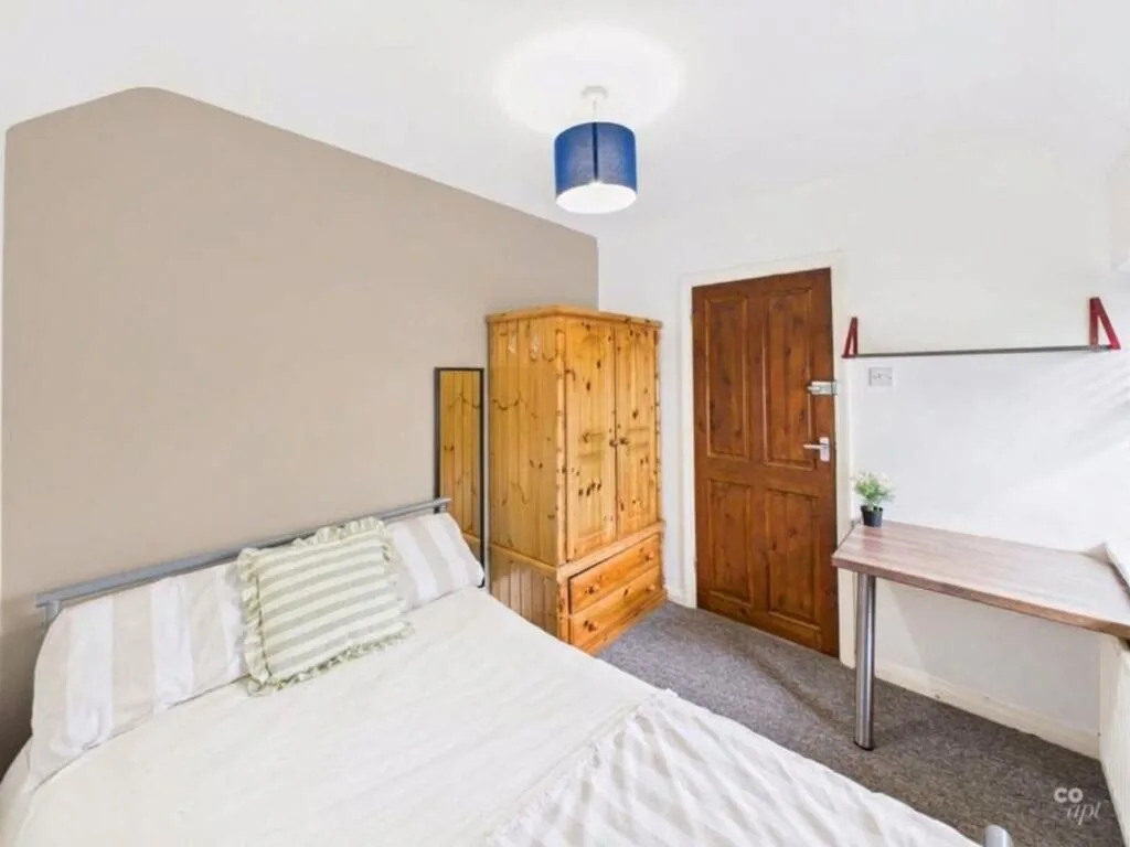 6 bedroom terraced house for rent