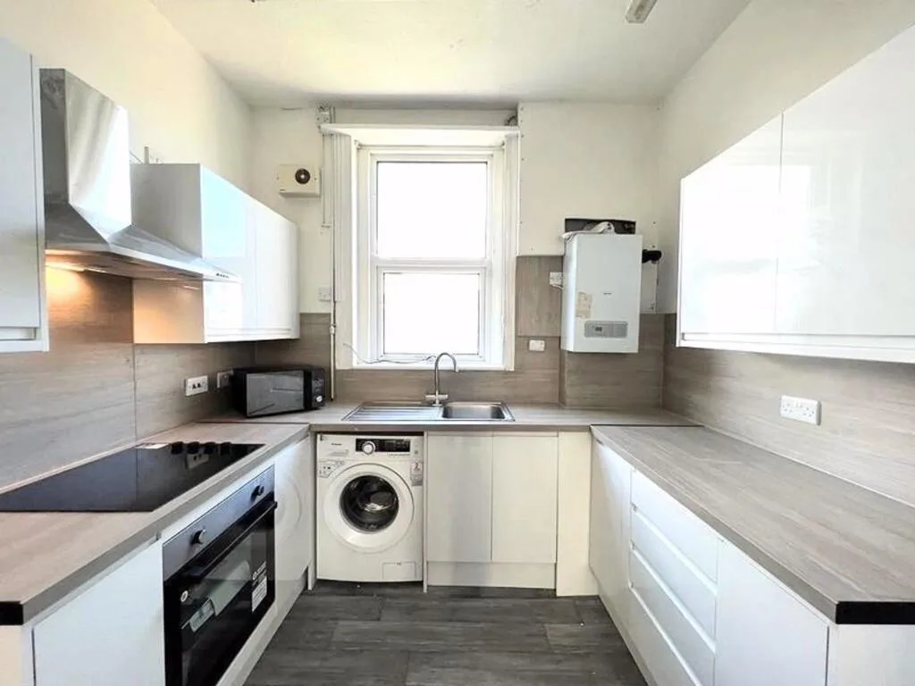 5 bedroom flat for rent