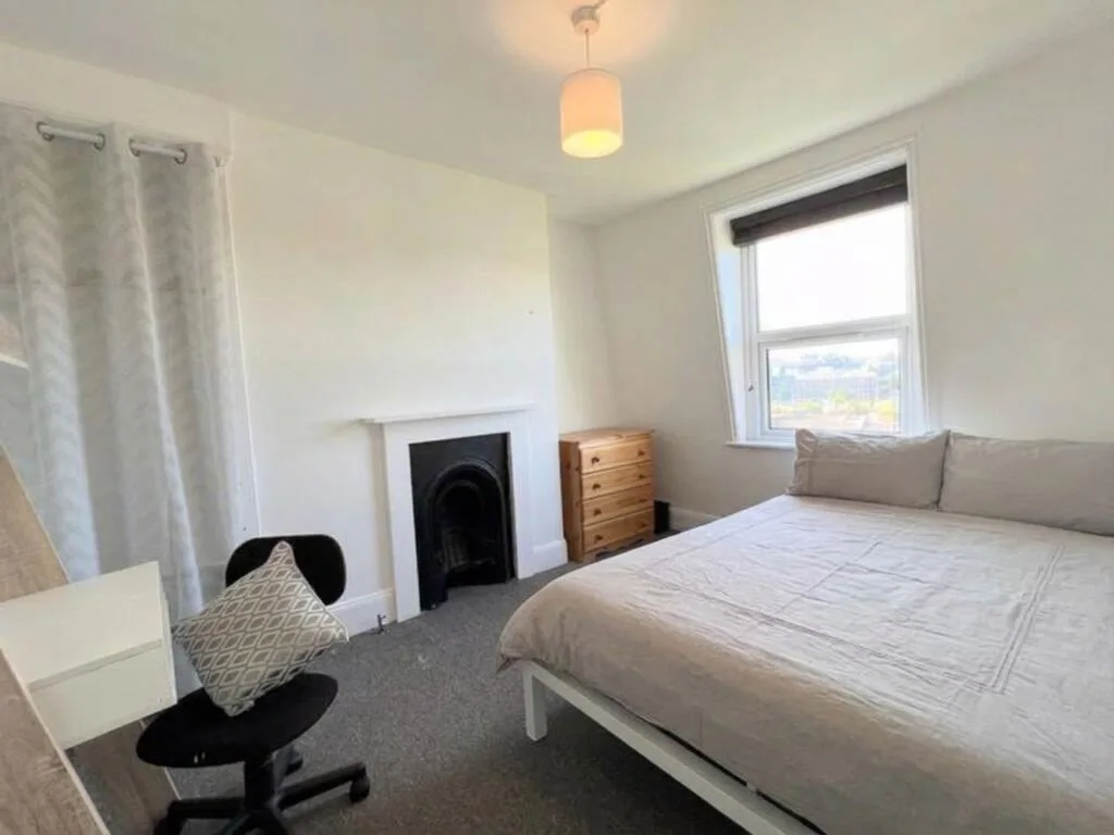 5 bedroom flat for rent
