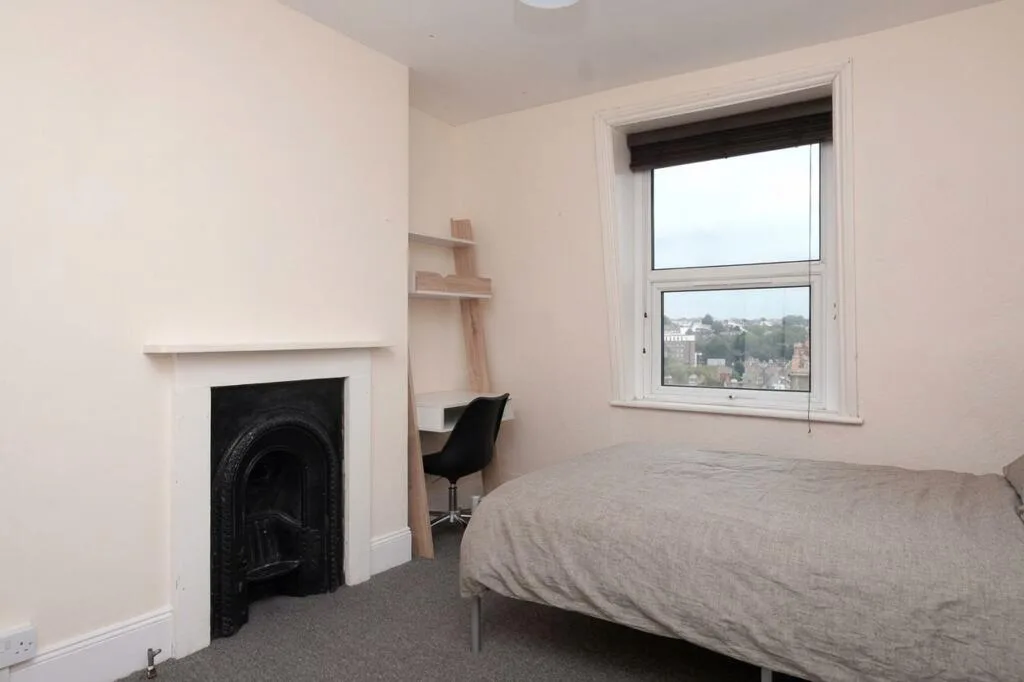 5 bedroom flat for rent