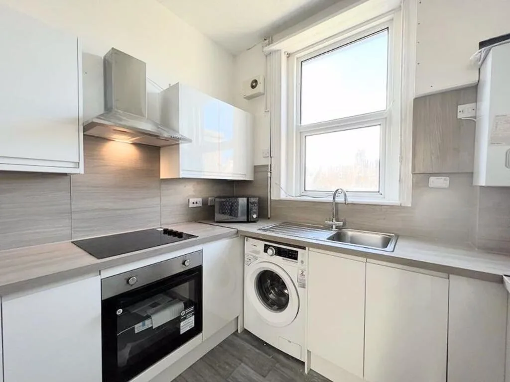 5 bedroom flat for rent