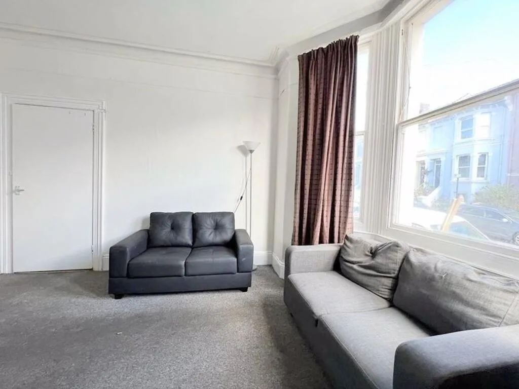 5 bedroom flat for rent