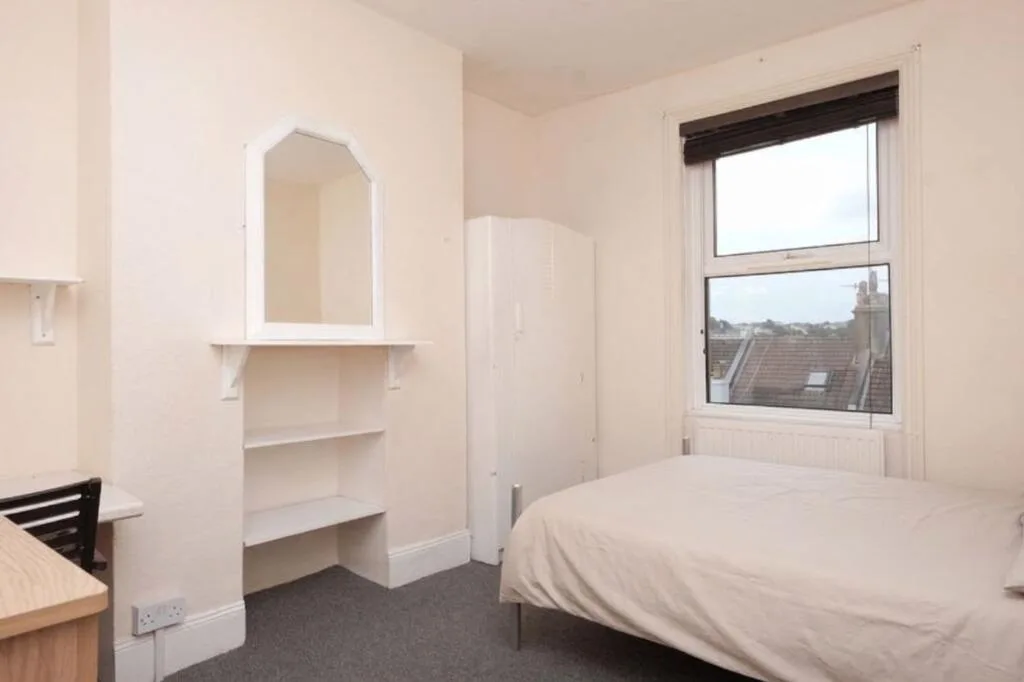5 bedroom flat for rent