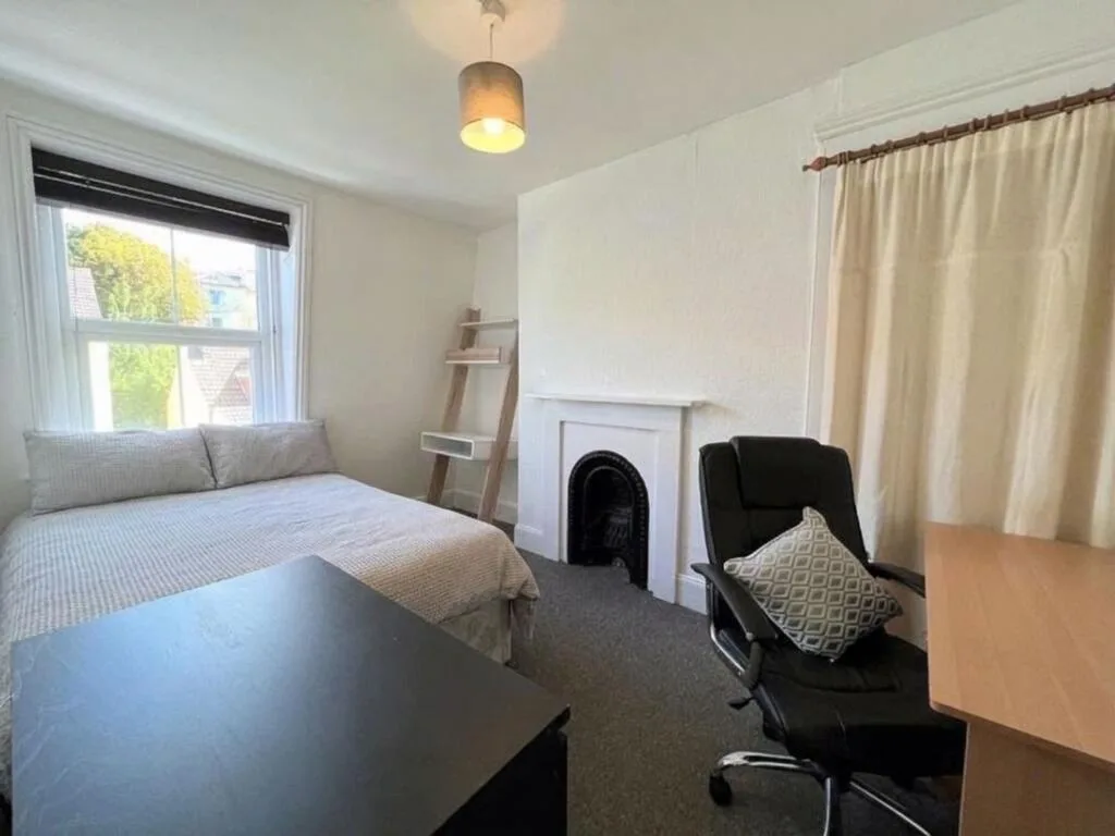 5 bedroom flat for rent