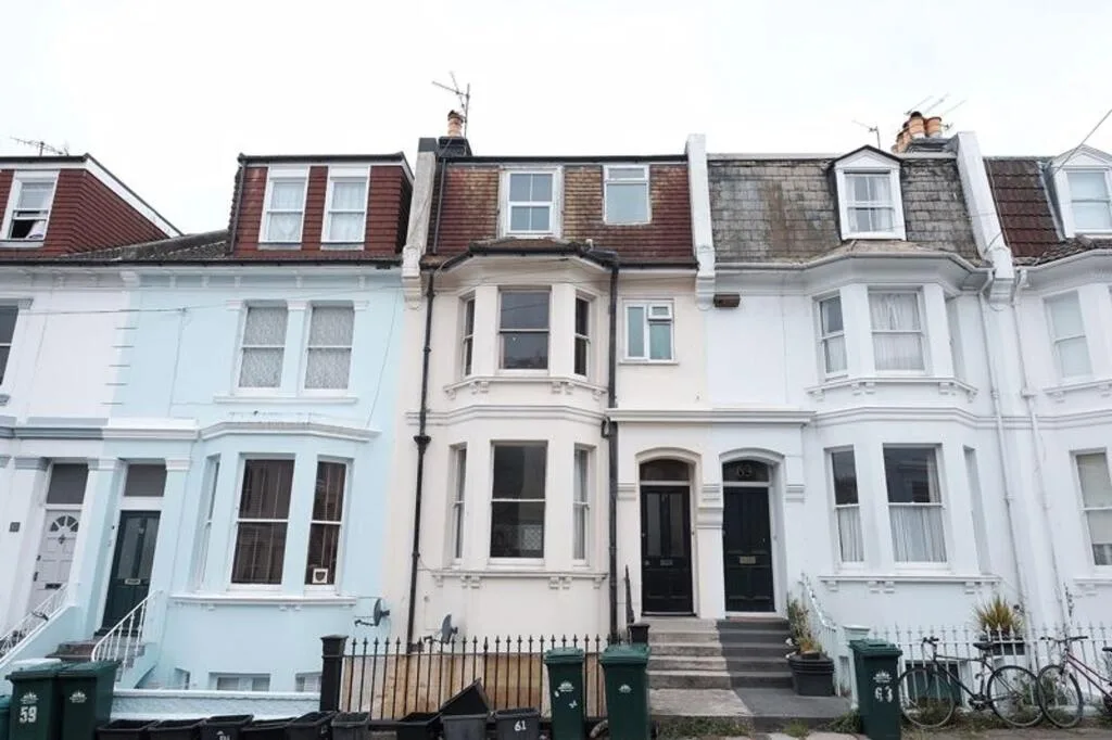 5 bedroom flat for rent