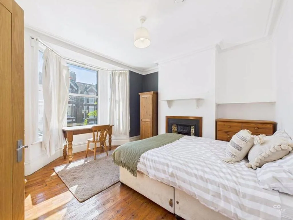 6 bedroom terraced house for rent