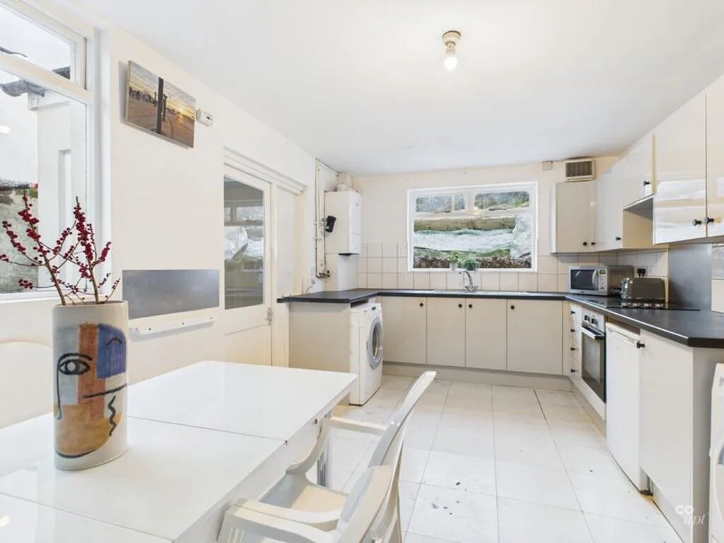 6 bedroom terraced house for rent