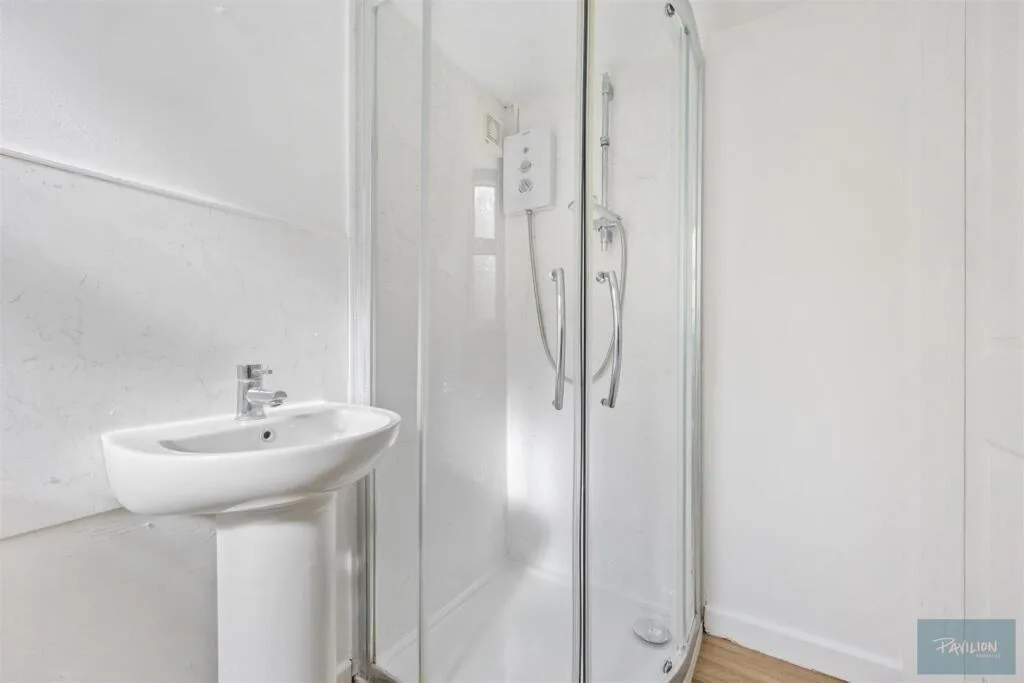 5 bedroom terraced house for rent