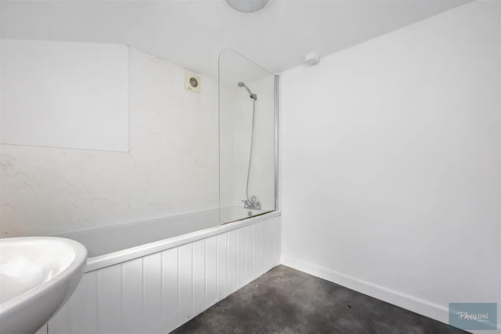 5 bedroom terraced house for rent