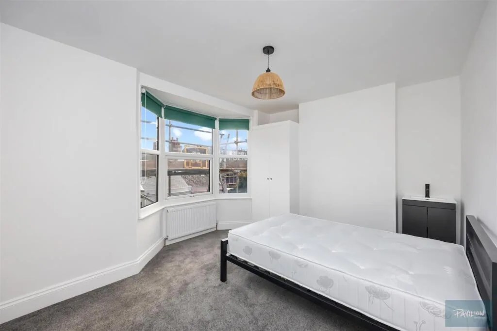 5 bedroom terraced house for rent