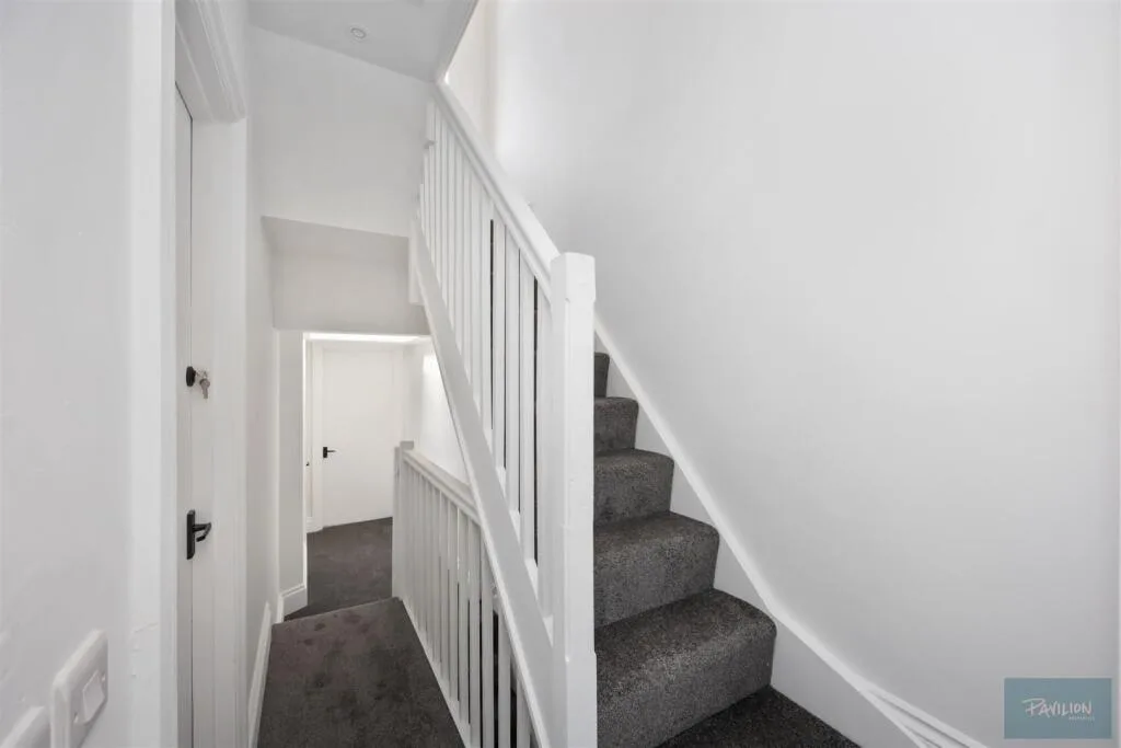 5 bedroom terraced house for rent