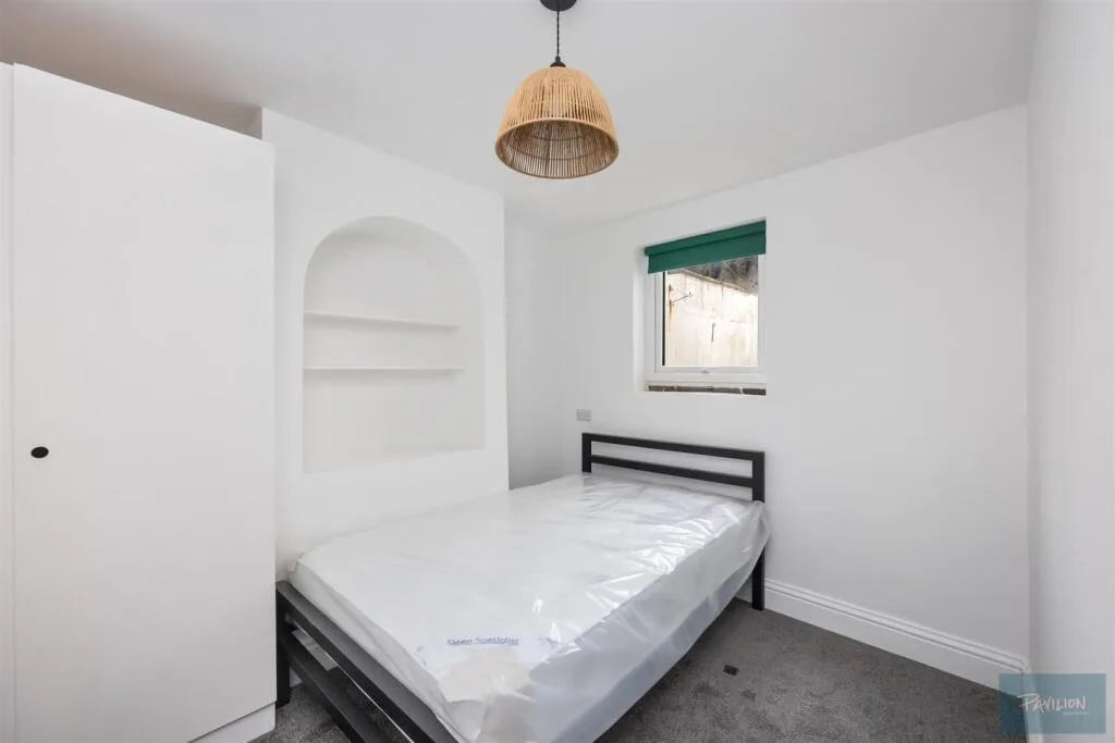 5 bedroom terraced house for rent