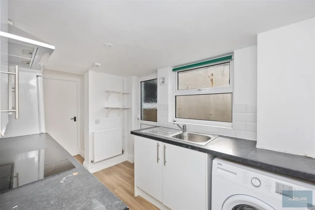 5 bedroom terraced house for rent
