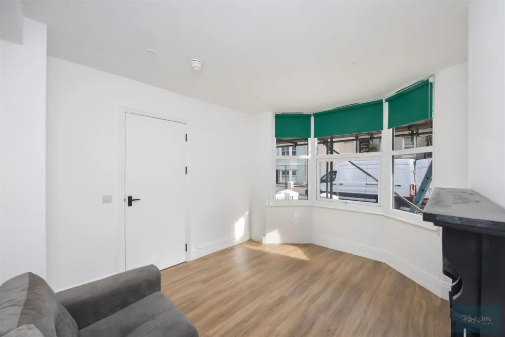 5 bedroom terraced house for rent