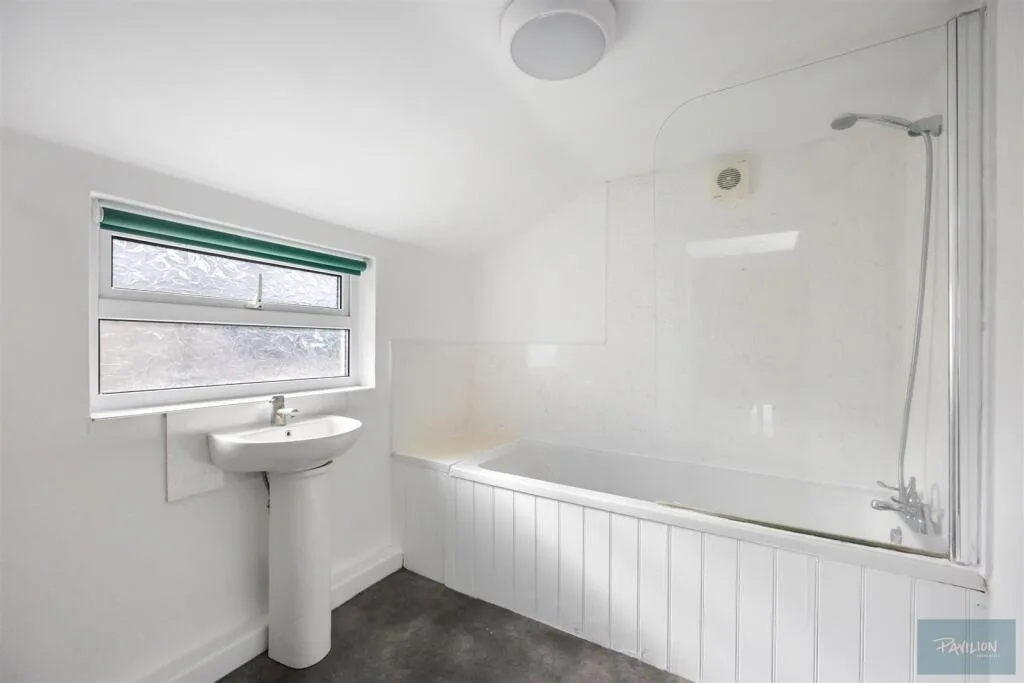 5 bedroom terraced house for rent