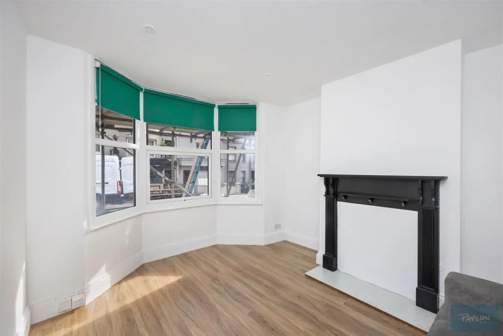 5 bedroom terraced house for rent