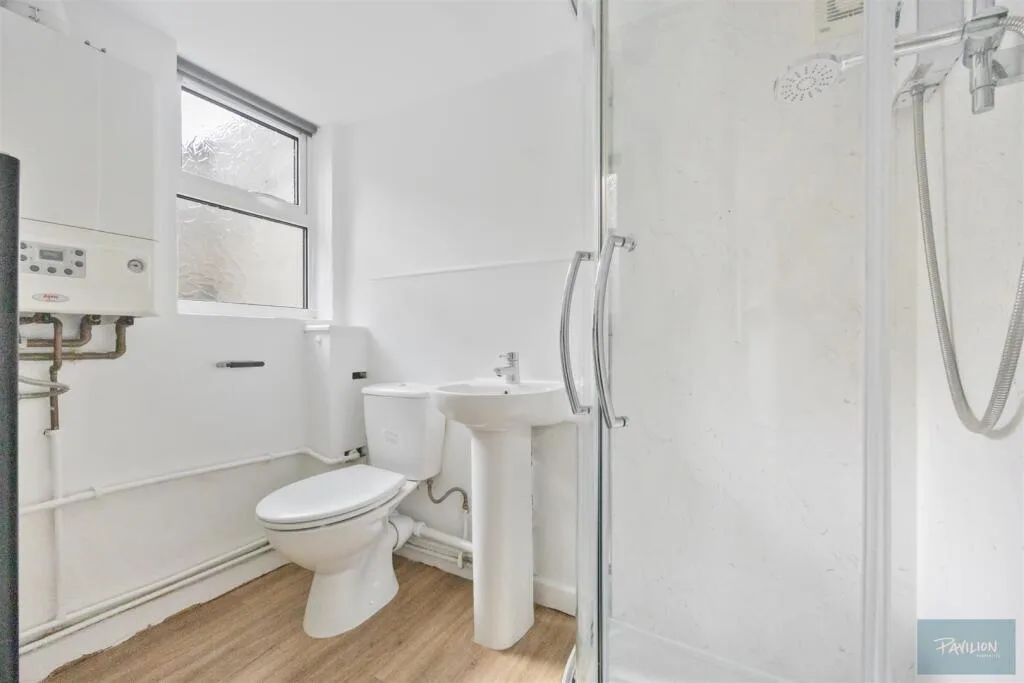 5 bedroom terraced house for rent