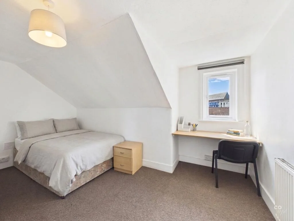 5 bedroom terraced house for rent