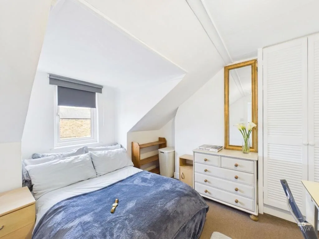 5 bedroom terraced house for rent