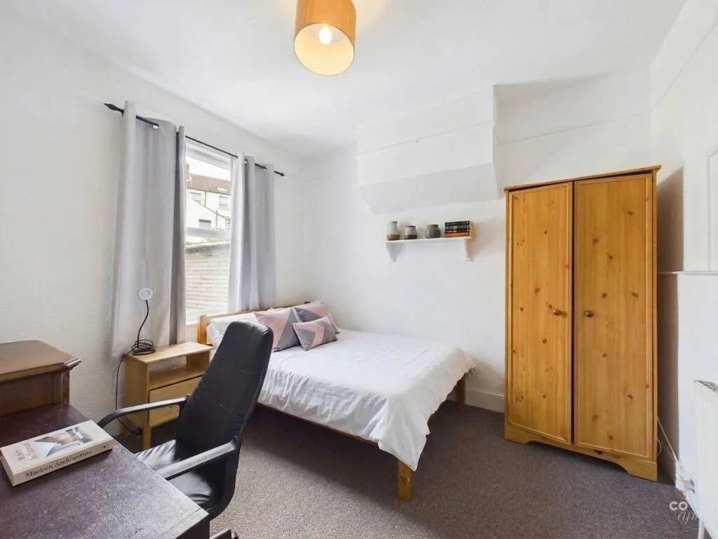5 bedroom terraced house for rent
