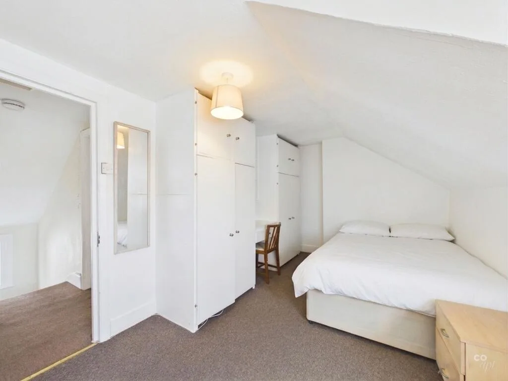 5 bedroom terraced house for rent