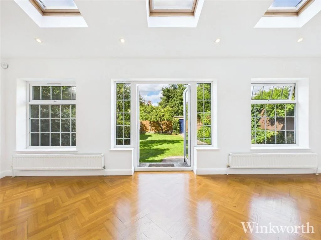 5 bedroom semi-detached house for rent
