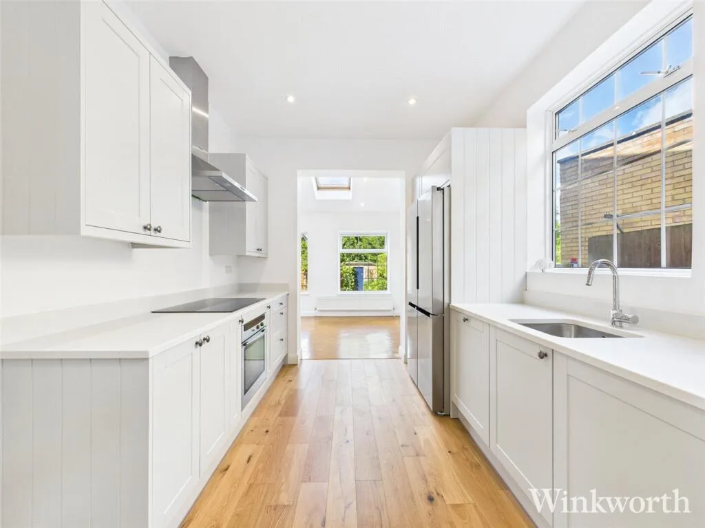 5 bedroom semi-detached house for rent