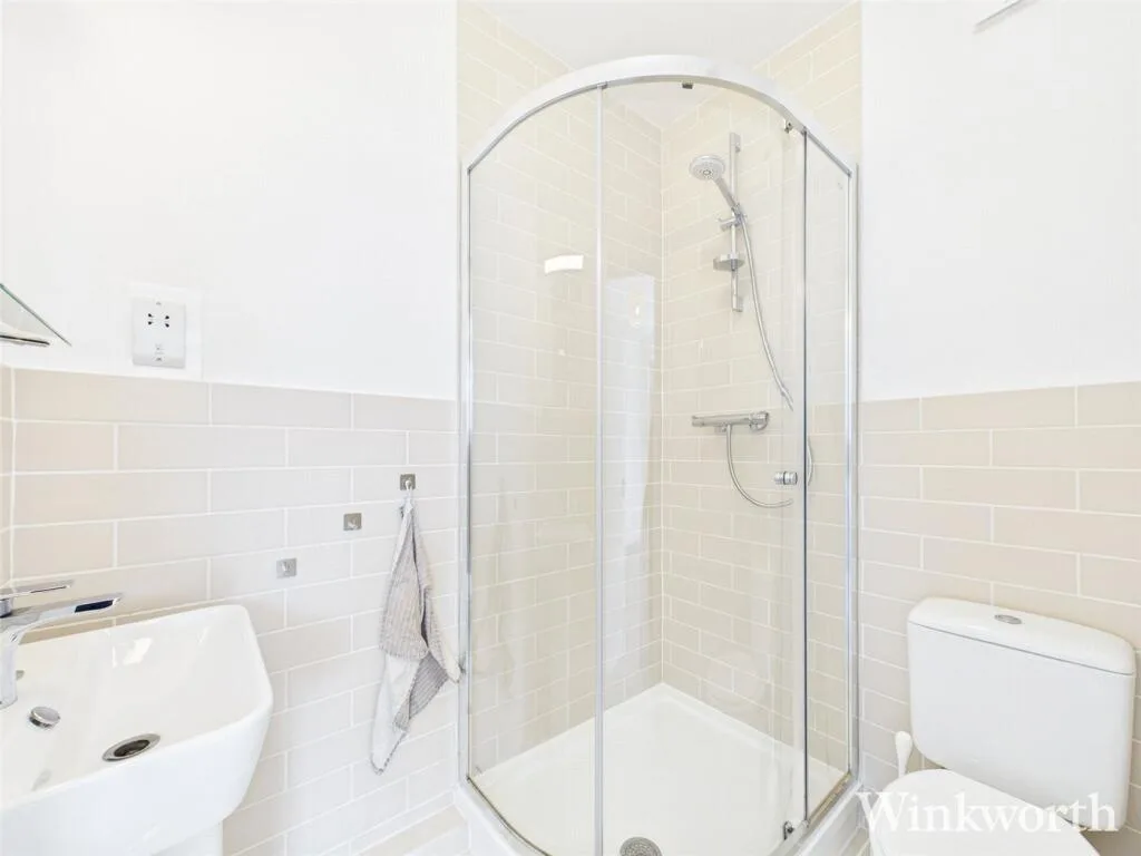 5 bedroom semi-detached house for rent