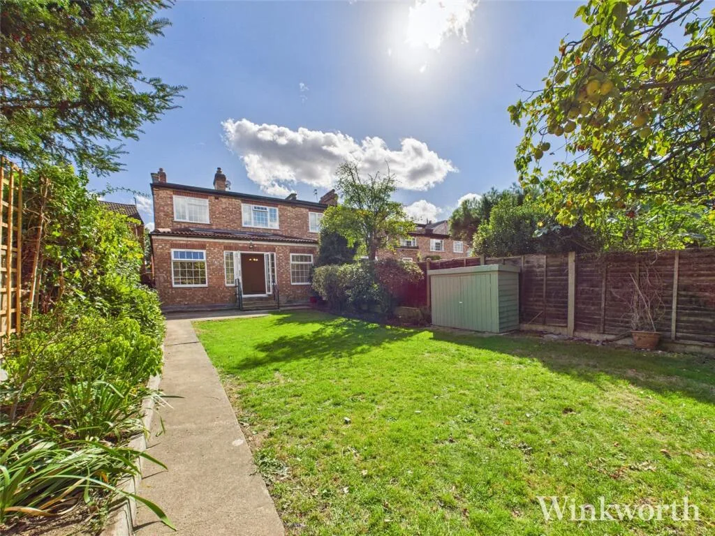 5 bedroom semi-detached house for rent