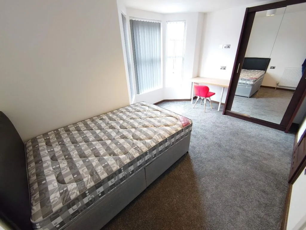 6 bedroom terraced house for rent