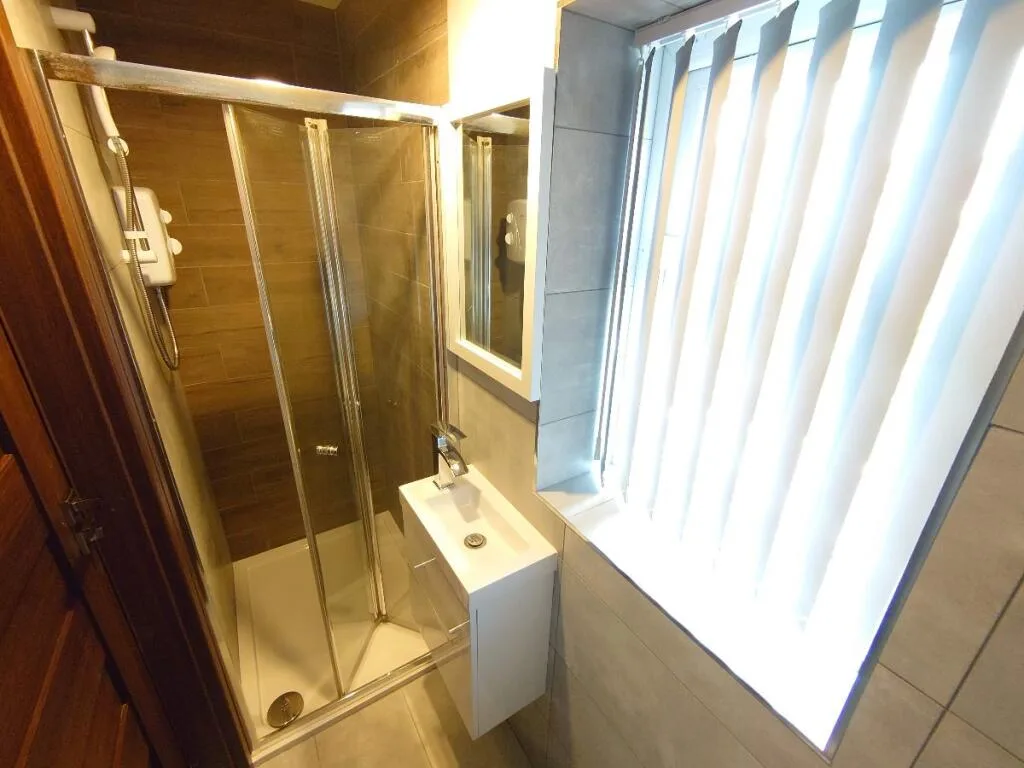 6 bedroom terraced house for rent