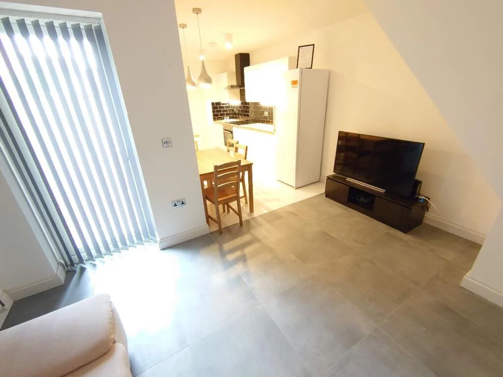 6 bedroom terraced house for rent