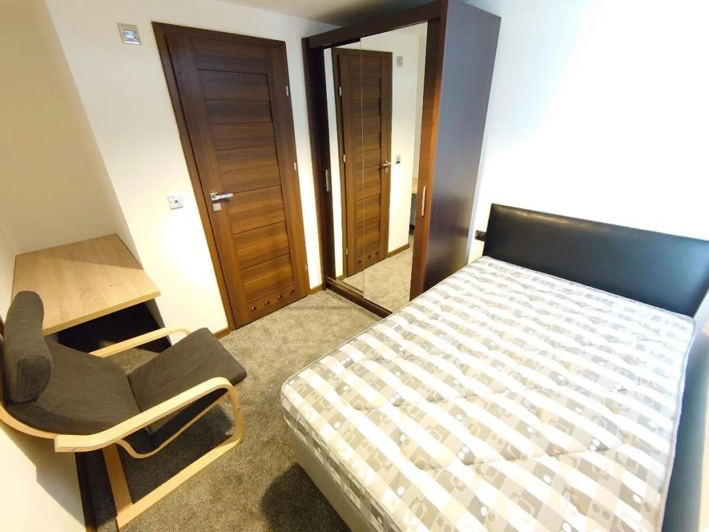 6 bedroom terraced house for rent