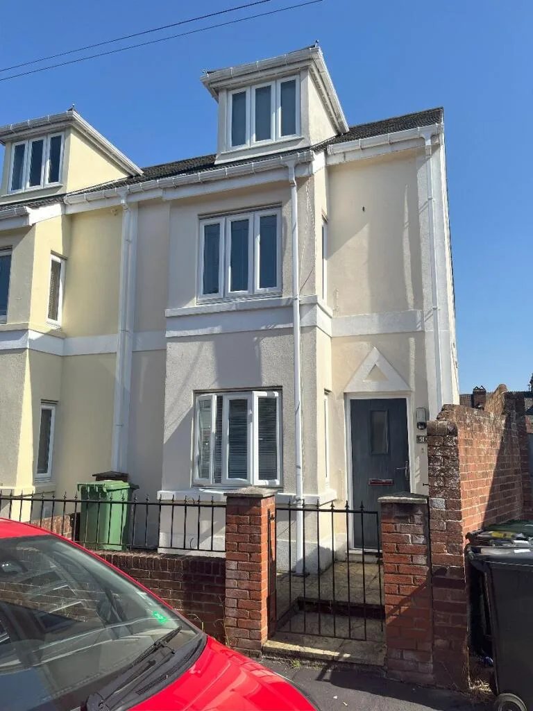 5 bedroom terraced house for rent